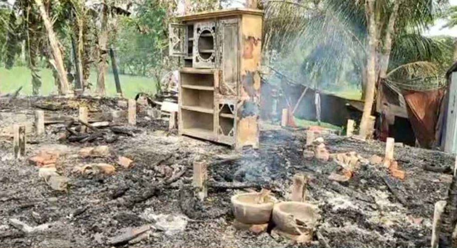 বিধবা মাকে তাড়িয়ে ঘরে আগুন দিল ছেলে